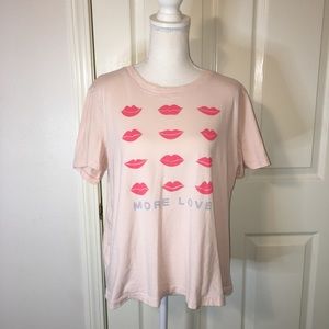 Doe. Lips Graphic Tee